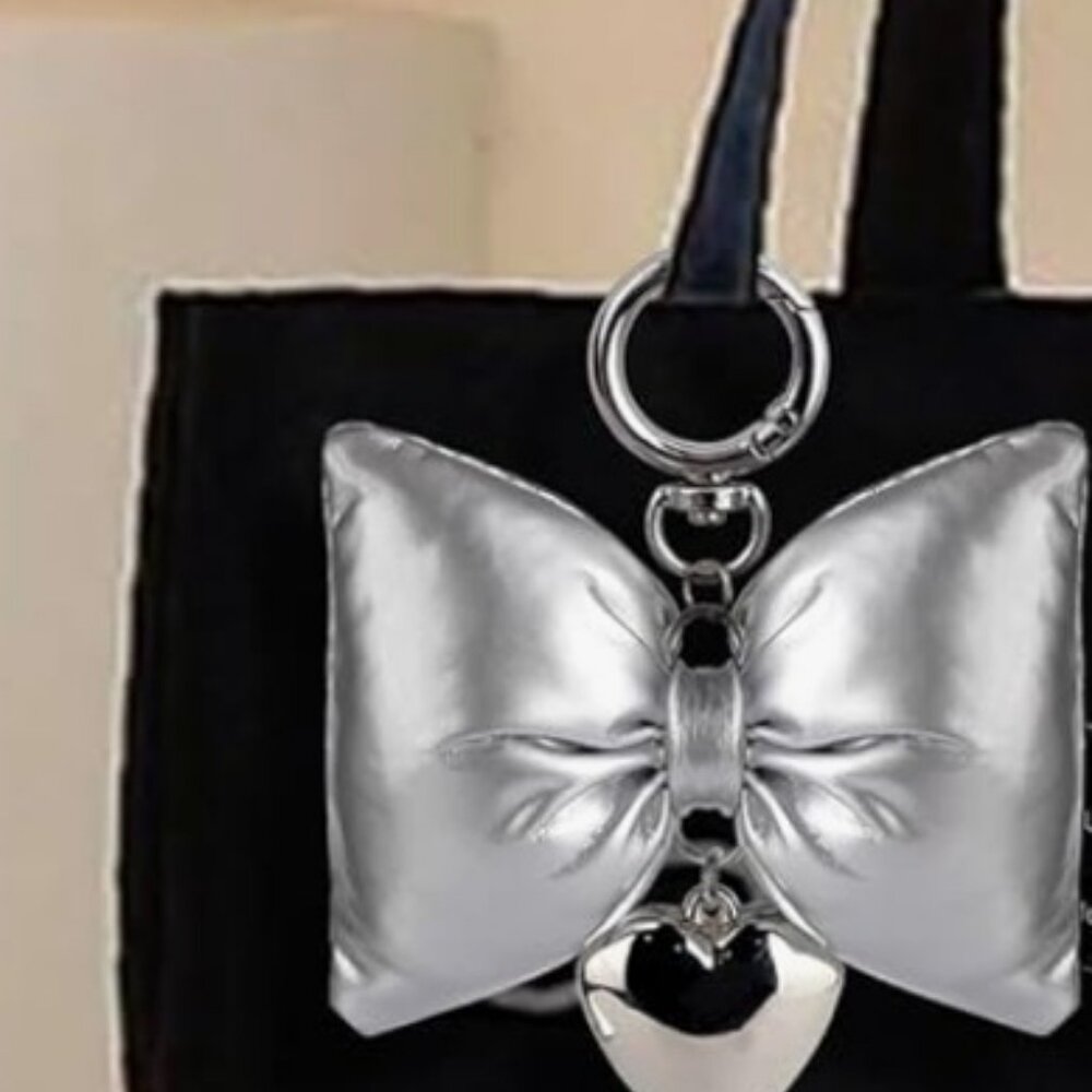 Unbranded Metallic Leather Bow Keychain w/Puffed Heart Charm in Silver, NEW - Picture 2 of 2